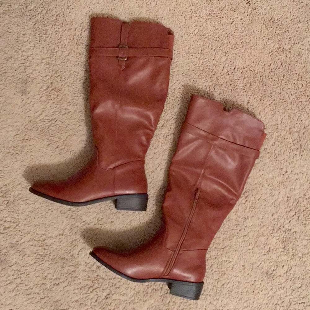 NWT knee-high boot